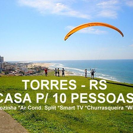 CASA completa em TORRES-RS - O MELHOR CUSTO BENEFICIO na mais bela praia Gaúcha - Cozinha - Banheiro - Ar condicionado - Smart TV 32 Android Apps Youtube - Netflix - Prime Vídeo e Wi-Fi - Estacionamento - Acomoda até 10 pessoas - Anfitriã Superhost n Vila Exterior foto