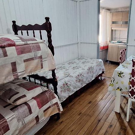CASA completa em TORRES-RS - O MELHOR CUSTO BENEFICIO na mais bela praia Gaúcha - Cozinha - Banheiro - Ar condicionado - Smart TV 32 Android Apps Youtube - Netflix - Prime Vídeo e Wi-Fi - Estacionamento - Acomoda até 10 pessoas - Anfitriã Superhost n Vila Exterior foto