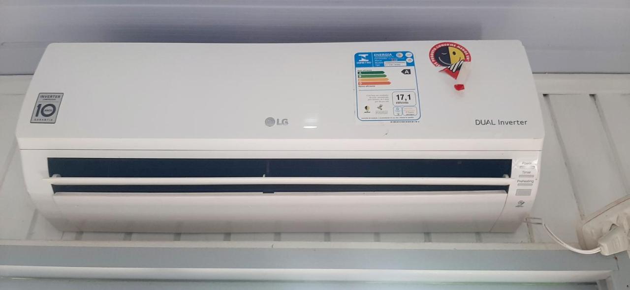 CASA completa em TORRES-RS - O MELHOR CUSTO BENEFICIO na mais bela praia Gaúcha - Cozinha - Banheiro - Ar condicionado - Smart TV 32 Android Apps Youtube - Netflix - Prime Vídeo e Wi-Fi - Estacionamento - Acomoda até 10 pessoas - Anfitriã Superhost n Vila Exterior foto