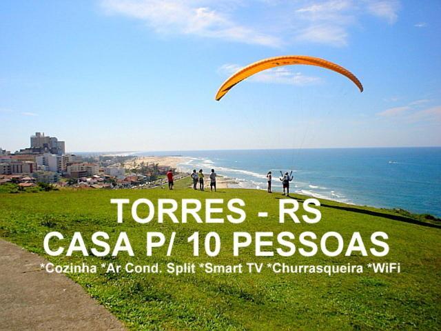 CASA completa em TORRES-RS - O MELHOR CUSTO BENEFICIO na mais bela praia Gaúcha - Cozinha - Banheiro - Ar condicionado - Smart TV 32 Android Apps Youtube - Netflix - Prime Vídeo e Wi-Fi - Estacionamento - Acomoda até 10 pessoas - Anfitriã Superhost n Vila Exterior foto