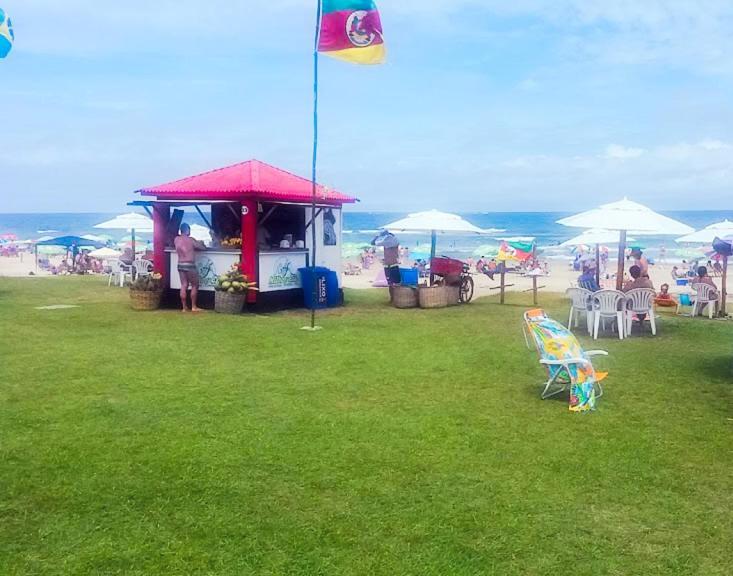 CASA completa em TORRES-RS - O MELHOR CUSTO BENEFICIO na mais bela praia Gaúcha - Cozinha - Banheiro - Ar condicionado - Smart TV 32 Android Apps Youtube - Netflix - Prime Vídeo e Wi-Fi - Estacionamento - Acomoda até 10 pessoas - Anfitriã Superhost n Vila Exterior foto