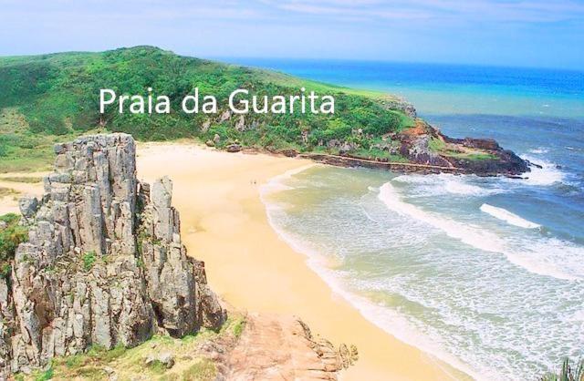 CASA completa em TORRES-RS - O MELHOR CUSTO BENEFICIO na mais bela praia Gaúcha - Cozinha - Banheiro - Ar condicionado - Smart TV 32 Android Apps Youtube - Netflix - Prime Vídeo e Wi-Fi - Estacionamento - Acomoda até 10 pessoas - Anfitriã Superhost n Vila Exterior foto