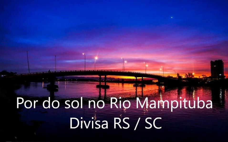CASA completa em TORRES-RS - O MELHOR CUSTO BENEFICIO na mais bela praia Gaúcha - Cozinha - Banheiro - Ar condicionado - Smart TV 32 Android Apps Youtube - Netflix - Prime Vídeo e Wi-Fi - Estacionamento - Acomoda até 10 pessoas - Anfitriã Superhost n Vila Exterior foto