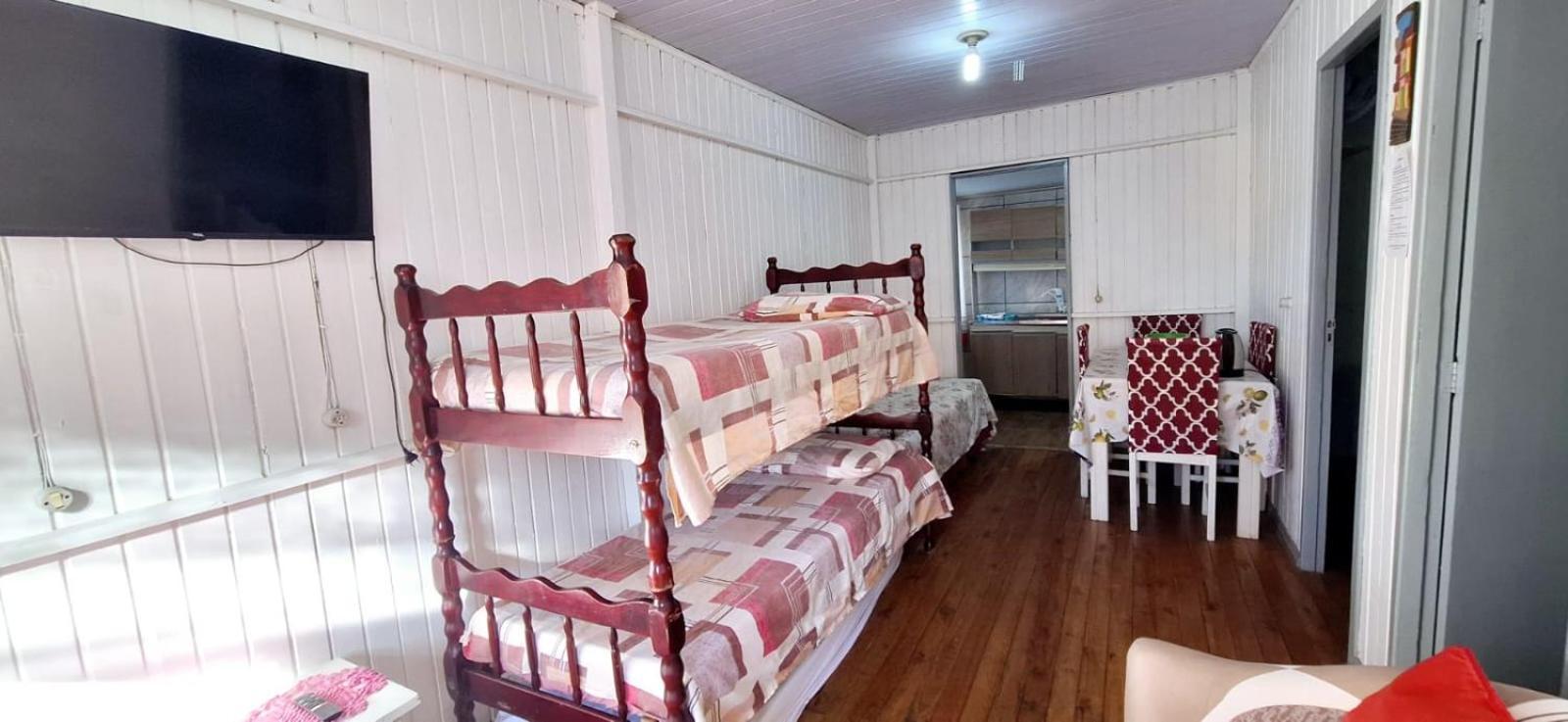 CASA completa em TORRES-RS - O MELHOR CUSTO BENEFICIO na mais bela praia Gaúcha - Cozinha - Banheiro - Ar condicionado - Smart TV 32 Android Apps Youtube - Netflix - Prime Vídeo e Wi-Fi - Estacionamento - Acomoda até 10 pessoas - Anfitriã Superhost n Vila Exterior foto