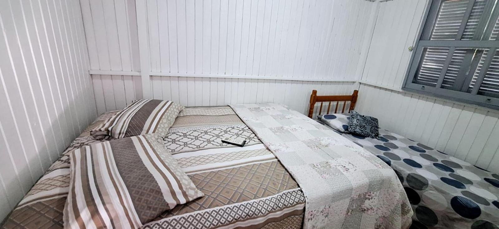 CASA completa em TORRES-RS - O MELHOR CUSTO BENEFICIO na mais bela praia Gaúcha - Cozinha - Banheiro - Ar condicionado - Smart TV 32 Android Apps Youtube - Netflix - Prime Vídeo e Wi-Fi - Estacionamento - Acomoda até 10 pessoas - Anfitriã Superhost n Vila Exterior foto