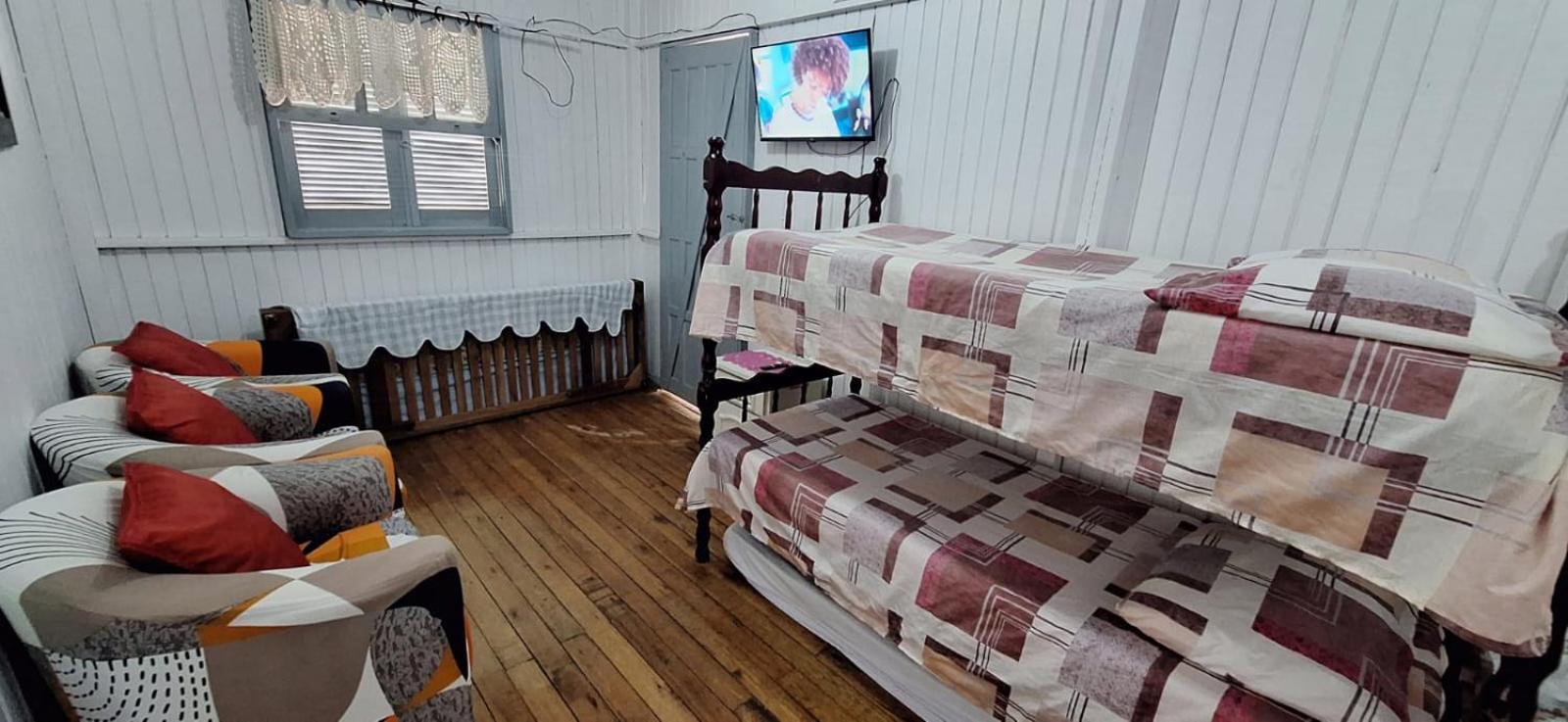 CASA completa em TORRES-RS - O MELHOR CUSTO BENEFICIO na mais bela praia Gaúcha - Cozinha - Banheiro - Ar condicionado - Smart TV 32 Android Apps Youtube - Netflix - Prime Vídeo e Wi-Fi - Estacionamento - Acomoda até 10 pessoas - Anfitriã Superhost n Vila Exterior foto