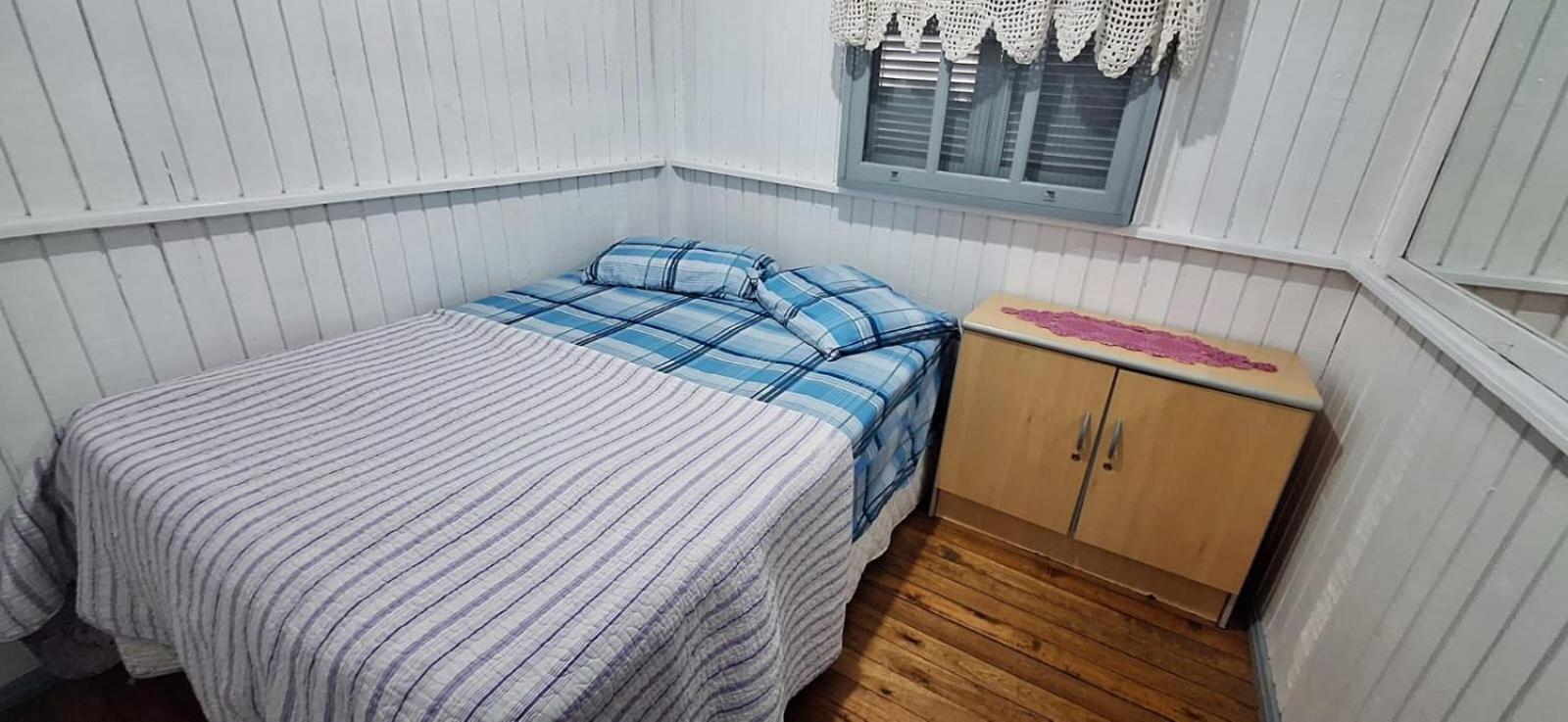 CASA completa em TORRES-RS - O MELHOR CUSTO BENEFICIO na mais bela praia Gaúcha - Cozinha - Banheiro - Ar condicionado - Smart TV 32 Android Apps Youtube - Netflix - Prime Vídeo e Wi-Fi - Estacionamento - Acomoda até 10 pessoas - Anfitriã Superhost n Vila Exterior foto