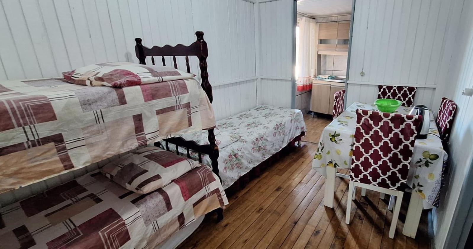 CASA completa em TORRES-RS - O MELHOR CUSTO BENEFICIO na mais bela praia Gaúcha - Cozinha - Banheiro - Ar condicionado - Smart TV 32 Android Apps Youtube - Netflix - Prime Vídeo e Wi-Fi - Estacionamento - Acomoda até 10 pessoas - Anfitriã Superhost n Vila Exterior foto
