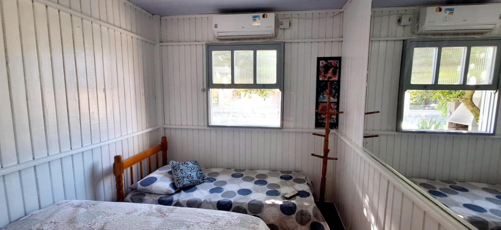 CASA completa em TORRES-RS - O MELHOR CUSTO BENEFICIO na mais bela praia Gaúcha - Cozinha - Banheiro - Ar condicionado - Smart TV 32 Android Apps Youtube - Netflix - Prime Vídeo e Wi-Fi - Estacionamento - Acomoda até 10 pessoas - Anfitriã Superhost n Vila Exterior foto
