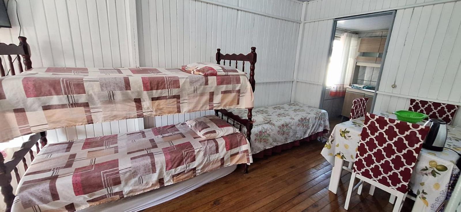 CASA completa em TORRES-RS - O MELHOR CUSTO BENEFICIO na mais bela praia Gaúcha - Cozinha - Banheiro - Ar condicionado - Smart TV 32 Android Apps Youtube - Netflix - Prime Vídeo e Wi-Fi - Estacionamento - Acomoda até 10 pessoas - Anfitriã Superhost n Vila Exterior foto