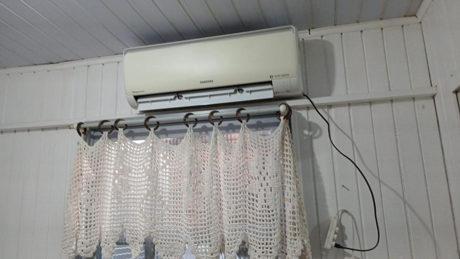CASA completa em TORRES-RS - O MELHOR CUSTO BENEFICIO na mais bela praia Gaúcha - Cozinha - Banheiro - Ar condicionado - Smart TV 32 Android Apps Youtube - Netflix - Prime Vídeo e Wi-Fi - Estacionamento - Acomoda até 10 pessoas - Anfitriã Superhost n Vila Exterior foto